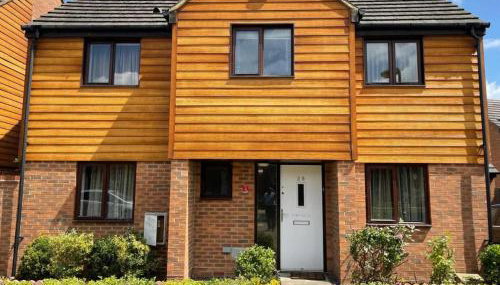 10 Guests - 5 Bedrooms - Free Parking - Lux House - Foto 2, Garden, Garden view