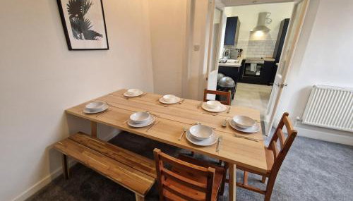 5 Bedroom semi detached home with off road parking - Foto 4