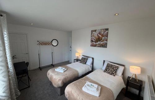 Sittingbourne Lodge, free car park - 4 Cars - Photo 42