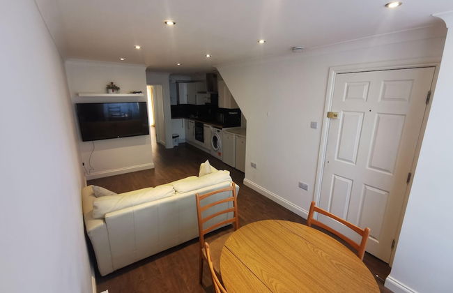 Romford Retreat - Stylish Apartment Stay - Photo 7