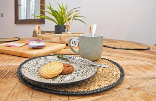 Chapel House by YourStays - Two bed cottage in Market Town of Sandbach, high end finish - Photo 9