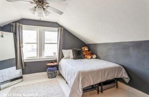 Bright 4BR Bungalow Sleep 12 near Des Moines & i80 - Foto 6