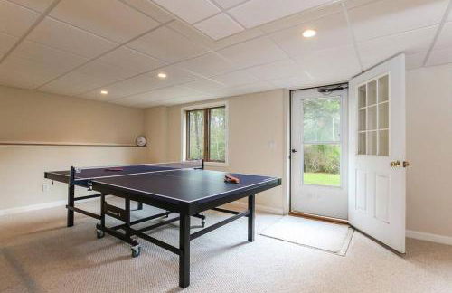 Stunning Spacious Cape Cod House with Water Views - Foto 9