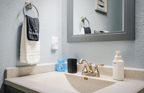 The Cozy Charcoal Cottage - with Garage - Family Friendly - Foto 41