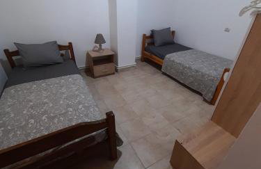 Adorable 2 floors two bedroom vacation maisonette - Foto 14