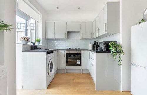 9RA - 4BD House - Wembley Views - Foto 10