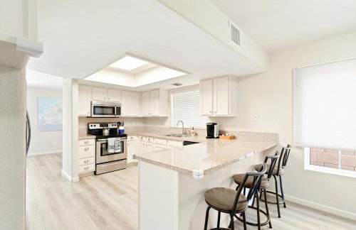 Pool-side Villa with Perfect Views - Foto 10