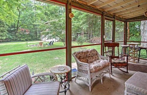Harbert Cottage with Fire Pit Half Mile to Beach! - Foto 1