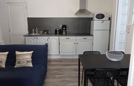 Maison avec jardinet dans un cadre verdoyant - Photo 1