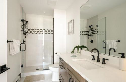 New Luxe Condo - Hot Tub - Minutes to WP! - Fraser - Foto 25