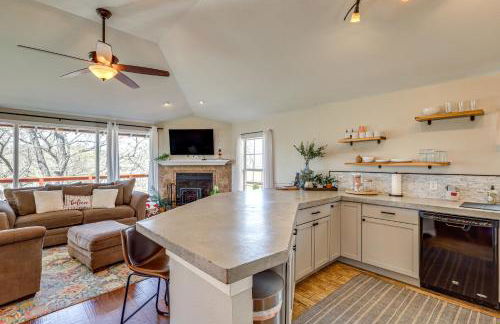 Creekside Cottage with Deck and Hot Tub in Belton - Foto 11