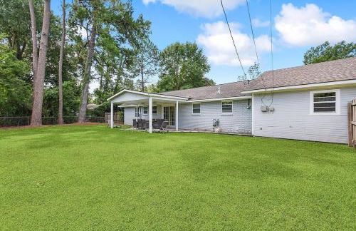 LSU Slammer Arcade 4 5 mile to LSU Private Yard - Foto 26