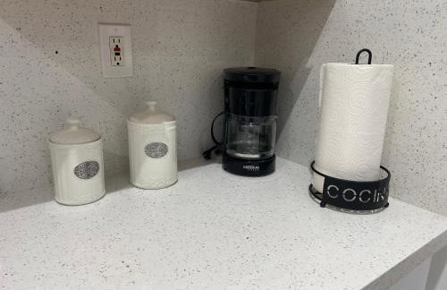 Beautiful House 7 min from Miami Airport w FREE parking - Photo 53