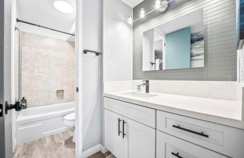 Beautiful Beachfront Condo - Photo 17