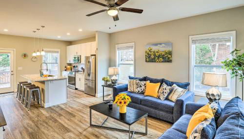 Modern Candler Home with Deck and Yard! - Foto 5