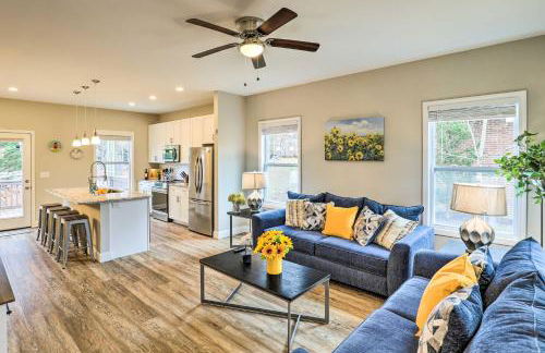 Modern Candler Home with Deck and Yard! - Foto 5