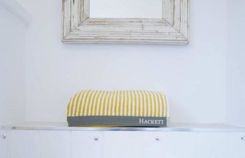 The Croft a lovely town house in the centre of Holt with free PARKING for two cars - Photo 6