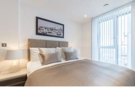 Stylish 2 Bed Near Excel, Canning Town & O2 - Photo 5