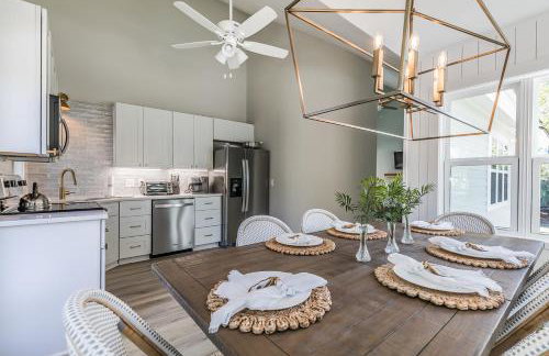 NEWLY Renovated Short Walk to Beach and Beach Club - Sleeps 12 - Foto 5