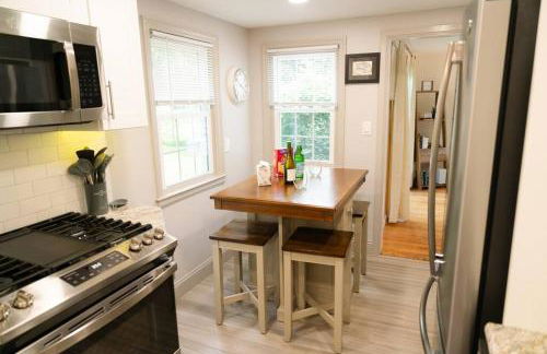 5-star Renovated 3BR Home & Backyard Deck near SU & Hospitals - Foto 14
