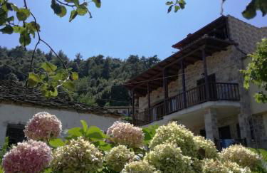 Venetia's Stone House - Photo 4