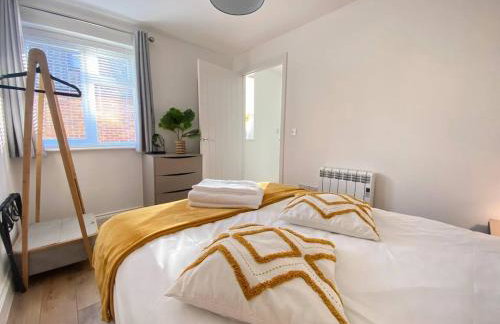 Cozy One Bed Flat at Dawe Luxury Suites - An Entire Apartment near Ely Cathedral & Train Station - The Perfect Base to Explore Ely, Cambridge, Norfolk & London - 2 Guests Max & Pet Friendly - Photo 10