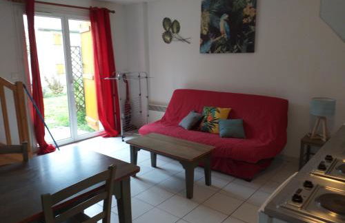 t3 duplex la maison du perroquet 2 chambres 2 piscines dans un village de vacances a saint geniez d'olt aux portes de l'Aubrac - Photo 12