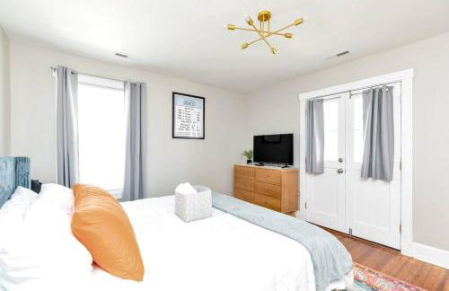 Stay, Play and Pass Go at the Monopoly Penthouse! - Foto 25