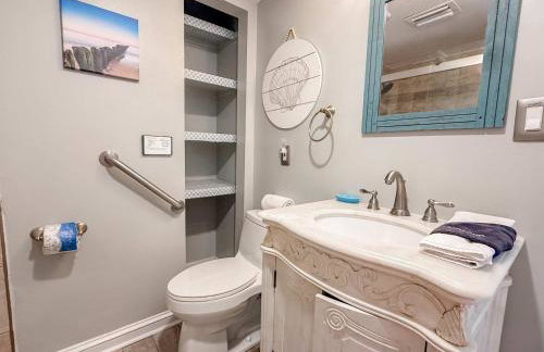 Spacious house- Deep Water Dock Pool Golf Cart Rental available - Foto 23