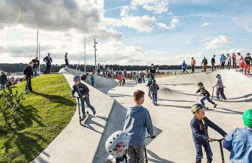 Spacious 5-Bedroom Victorian House Near Sandbanks - Sleeps 14, Parking & Garden - Foto 65