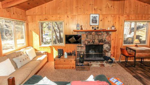 Owl Cabin - Sierra style cabin located on a quiet road in Fawnskin and backs up to National Forest! - Foto 2