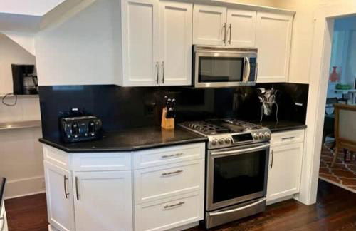 The Periwinkle House - Bask Poolside at this Sunlit West Palm Retreat - Foto 28