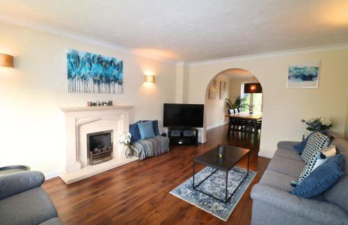 Binfield - Spacious Luxurious Four Bedroom House - Photo 2