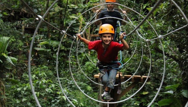 Traversez l'un des obstacles du Fly Park