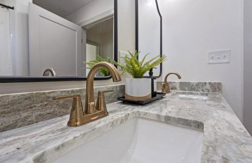 Group Ready! 3BR Home Near WinStar - Foto 18