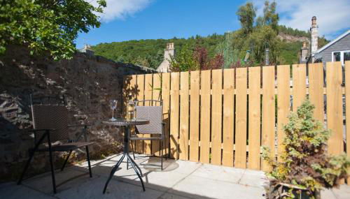 Glenernan Self Catering Cottages - Foto 4, Garden view