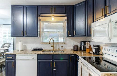 3 BR l Quiet Home with Gazebo l 5 min Medical center l Work room - Photo 42