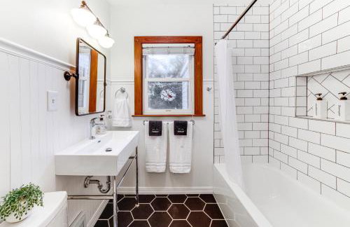 Secluded Crown Point Haven Near Golfing and Parks! - Foto 14