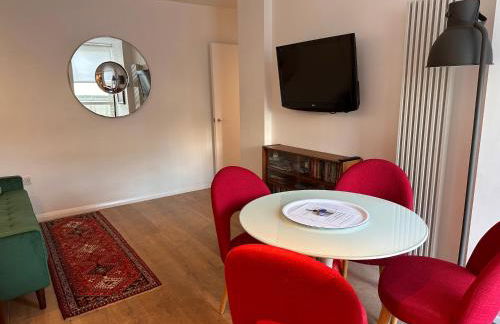 Midtown London Apartment - Photo 5