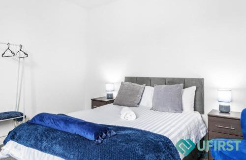 Bright 4 BR Home - Forest Fields - City Centre - Free Parking - WiFi - Close to Forest Rec - Sleeps 8 - Foto 1