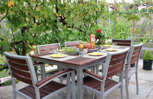 Schöne Ferienwohnung mit Terrasse, Roses - Photo 5