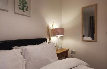 Sun Gardens Retreat- can sleep 10 with 4 Double Beds & 2 sofa beds - Foto 16