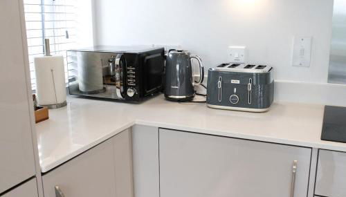 Stylish Essex Apartment, Balcony & Scenic Views - Foto 4, toaster