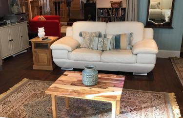 Vollie House with Hot Tub, Sauna & Log Burner - Foto 17