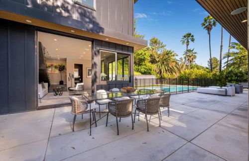 Luxury 6BR Beverly Hills Villa with Pool and Views - Photo 27