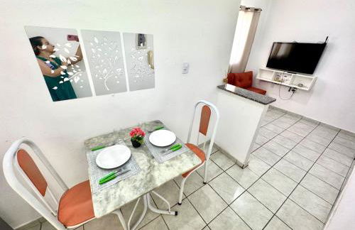 APT-10 Completo Com Ar-Condicionado Garagem Predio Central Perto de tudo - Foto 29