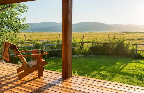 Upscale Hot Tub Wildlife Views - Photo 12