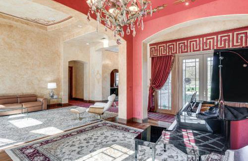 Pool, Peacocks and Views! Lavish Retreat in Gilroy - Foto 9