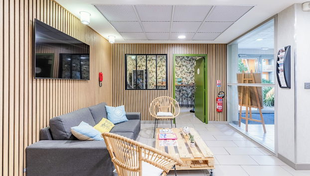 Coin salon dans le hall