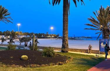 Sunny home in the center near the beach - Photo 31